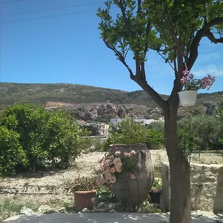 Margarita's Stone House * Plátanos